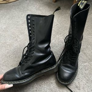 Dr MARTEN BOOTS 14 holes, half calf boot